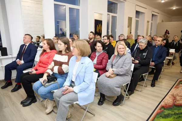 В Никеле прошел третий мини-форум для предпринимателей и туроператоров